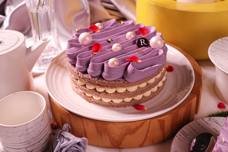 ▲台北士林萬麗酒店母親節蛋糕「紫戀橙心」，以時下流行的裸蛋糕手法製作。（圖／士林萬麗提供）
