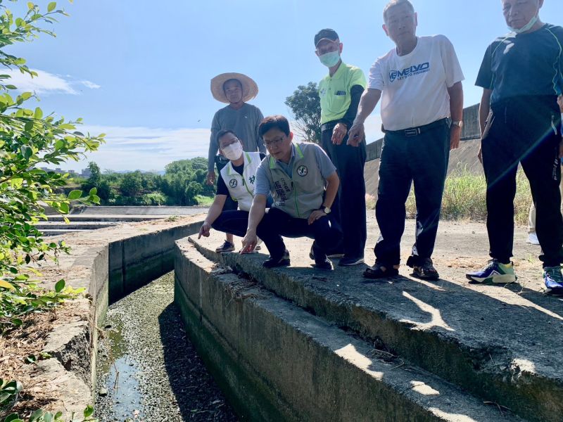 ▲筏子溪沿溪的灌溉溝渠已乾涸近半月(圖／張廖萬堅服務處提供2023.5.6)