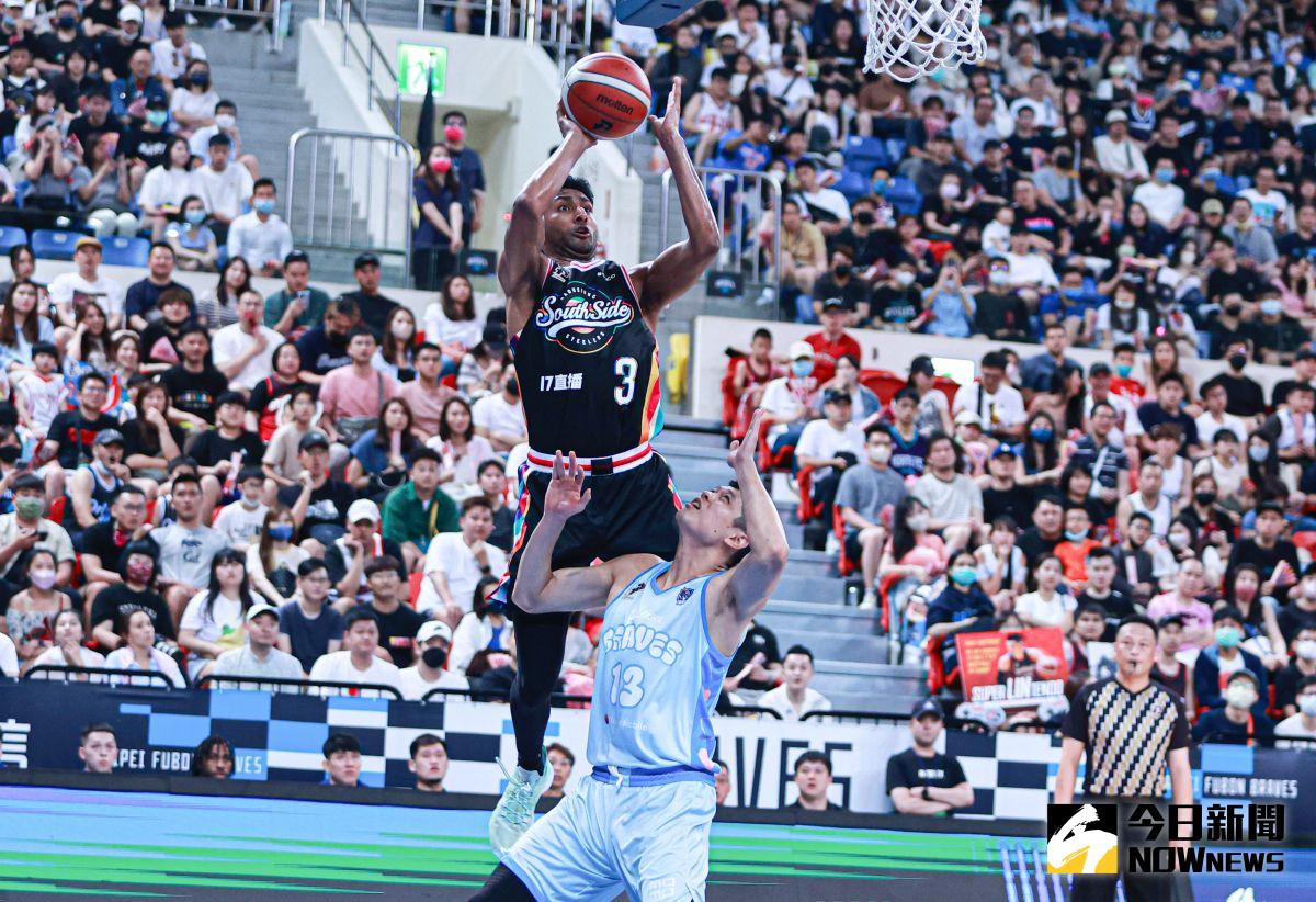 ▲高雄17鋼鐵人前鋒悟空宣佈離隊。（圖／記者葉政勳攝）