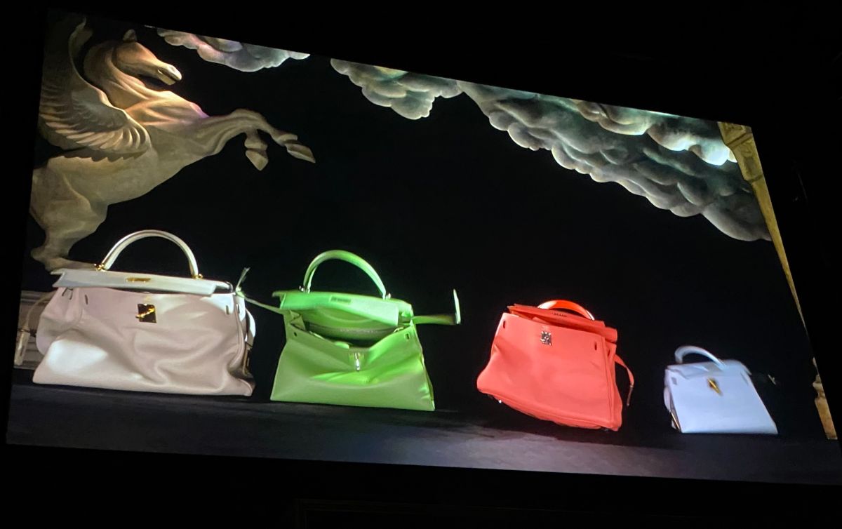 ▲「愛馬仕 飛馬行空ON THE WINGS OF HERMÈS」奇幻劇場抵達台灣！免費預約觀賞迷你馬戲團、凱莉包演唱歌劇。（圖／記者蕭涵云攝）