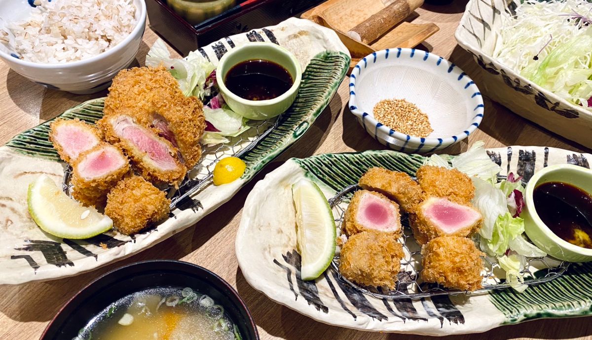 ▲壽司郎推出極上鮪魚大腹一貫40元，勝政日式豬排則推出酥炸鮪魚腰內豬排套餐，外酥內嫩好誘人。（圖／記者蕭涵云攝）