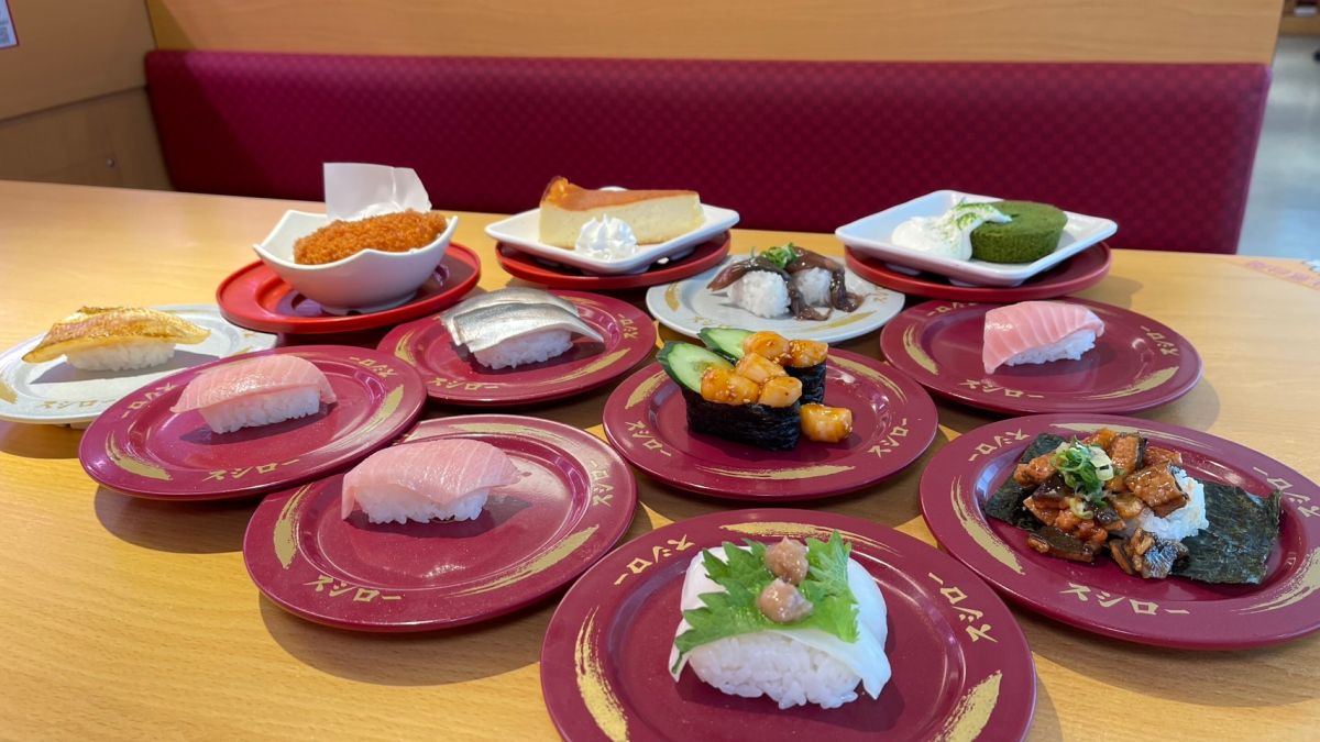 ▲海膽控敲碗成功！壽司郎秋旬海味悄回歸「3款海膽料理」，最便宜2貫只要40元起。雙11購物節吃11盤壽司送100元折價券；藏壽司聯名「卡娜赫拉的小動物」加碼全臉造型毛絨束口袋。（圖／壽司郎提供）