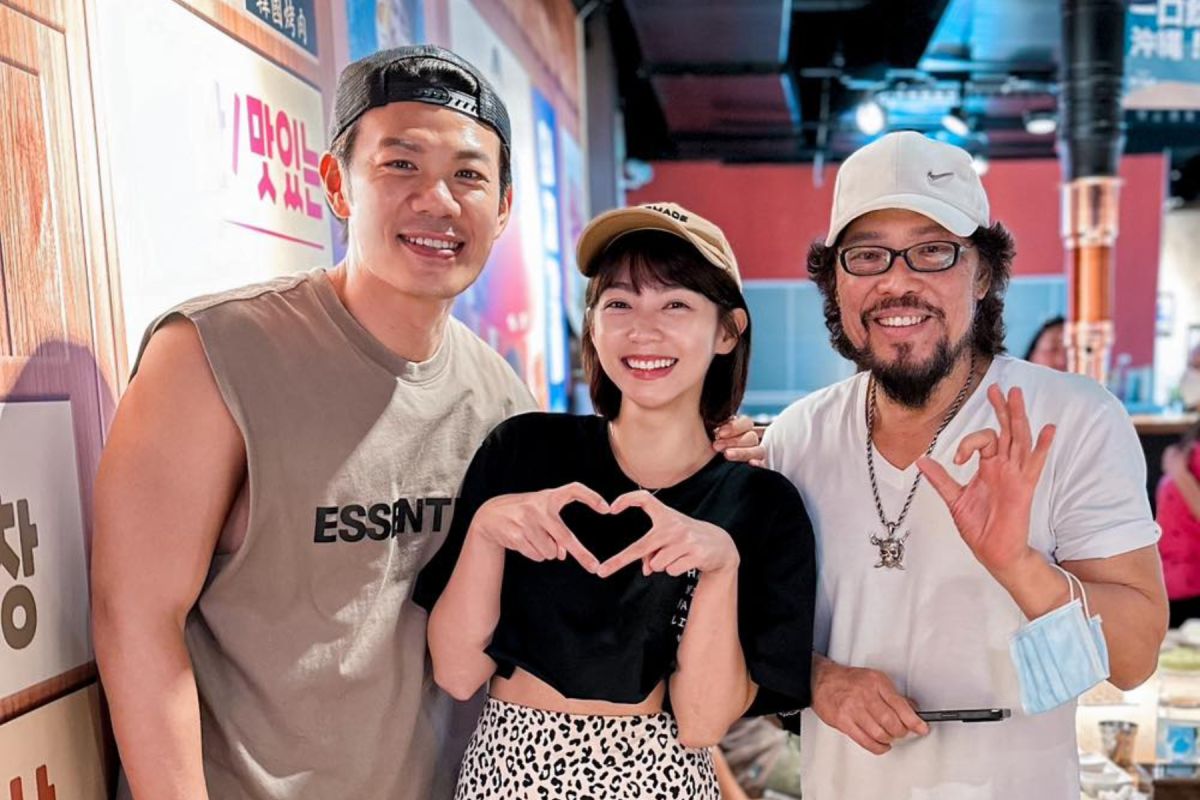 ▲曾智希（中）洩張菲（右）「精壯身材」。（圖／曾智希臉書）