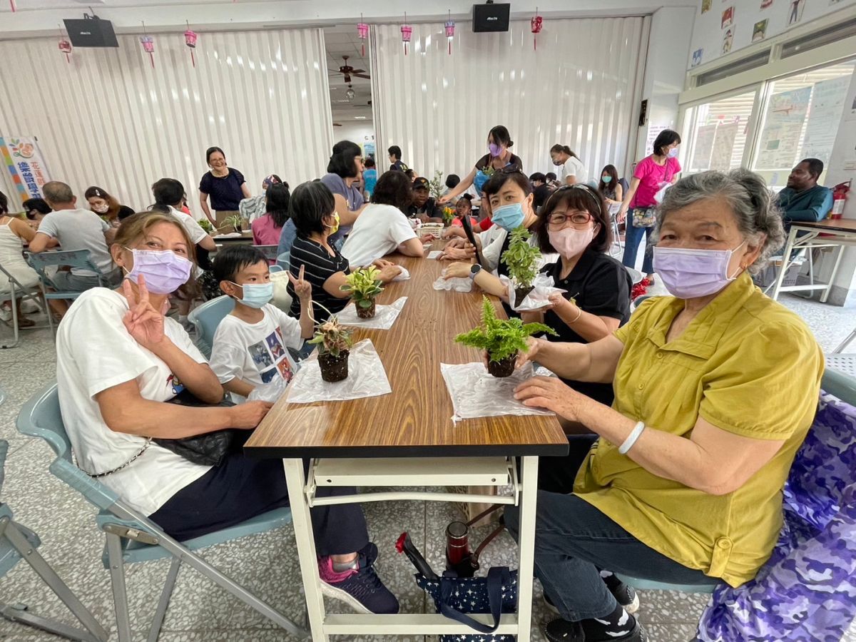 ▲親子同歡玩園藝。（圖／移民署提供）