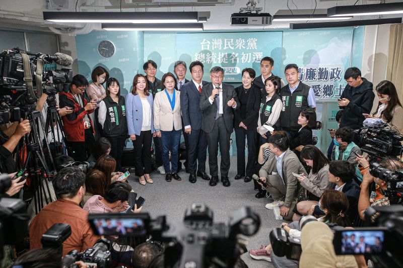 ▲民眾黨主席柯文哲今日赴黨部領表登記參選總統,對於與國民黨合作,他認為現在已流於密室政治、權力分配。(圖/記者葉政勳攝,2023.05.08)