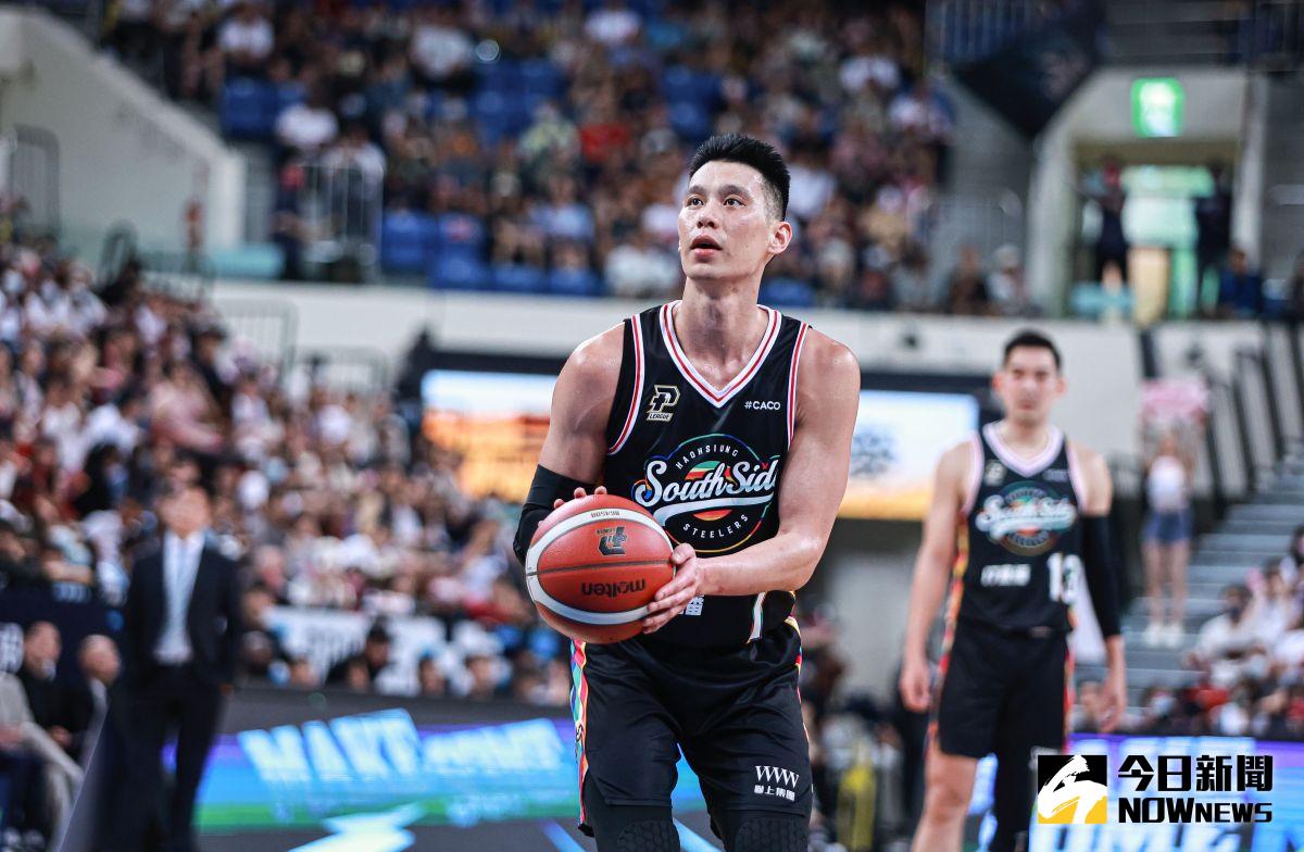 ▲高雄17直播鋼鐵人林書豪本月繳出平均29.9分8.5籃板10.3助攻的亮眼成績，率隊拉出隊史新高的8連勝，因此獲選4月最有價值球員。（圖／記者葉政勳攝 , 2023.05.06）