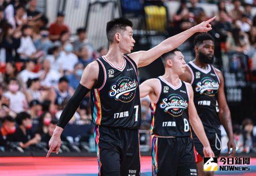 ▲鋼鐵人曾靠林書豪短暫帶動票房與戰績，但「中資疑雲」「砸車案」「被迫退出」等爭議重創球隊形象與信任，最終讓其生存空間被徹底壓縮，走向解散。（圖／記者葉政勳攝）