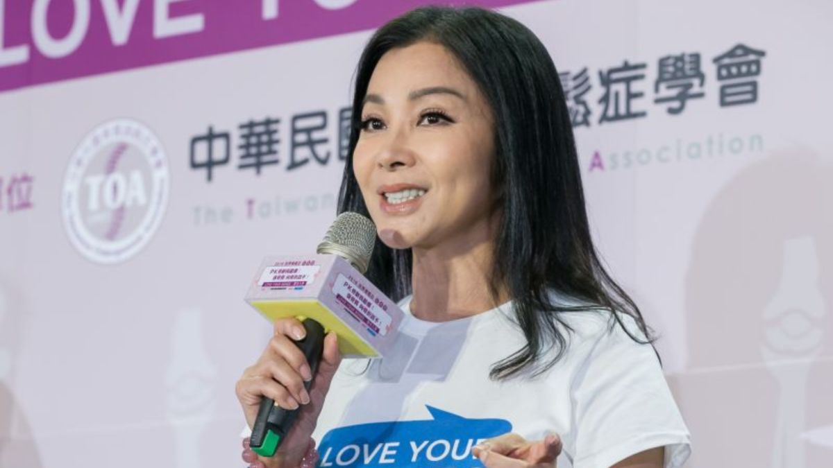 ▲陳美鳳分享工作花絮照，少女纖腿成為亮點。（圖／公關照）