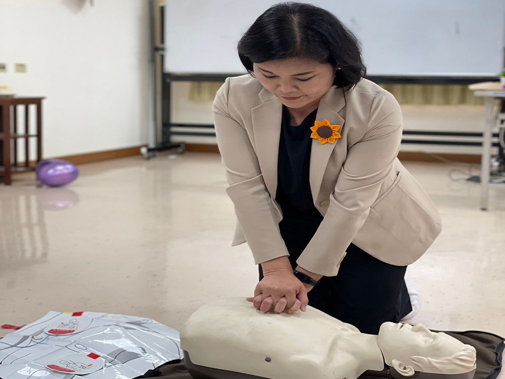 ▲雲林縣長張麗善受邀參加台大醫院雲林分院「C出希望」活動，為民眾示範CPR（圖／台大醫院雲林分院提供）