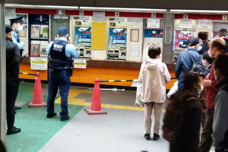 ▲日本東武鐵道西新井站傳出爆炸聲，已知一名女性受波及受傷。（圖／翻攝自推特）