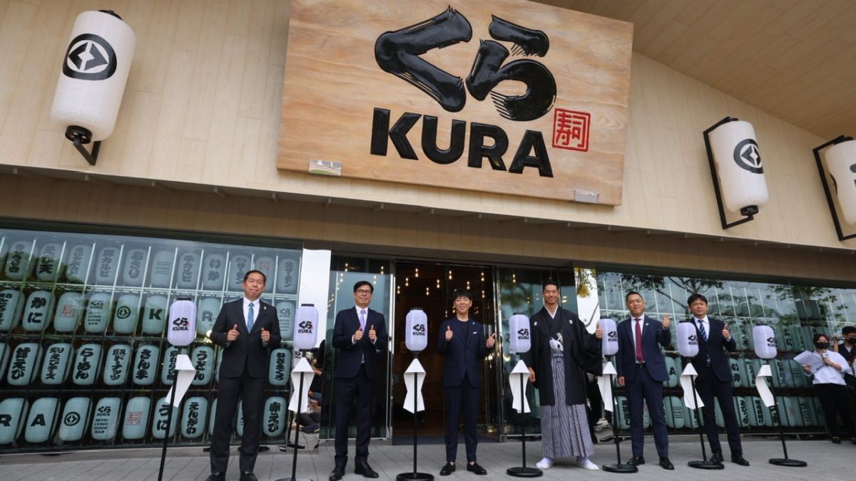 ▲高雄時代大道店是藏壽司海外首家全球旗艦店，以江戶時代風情打造。（圖／高市府提供）