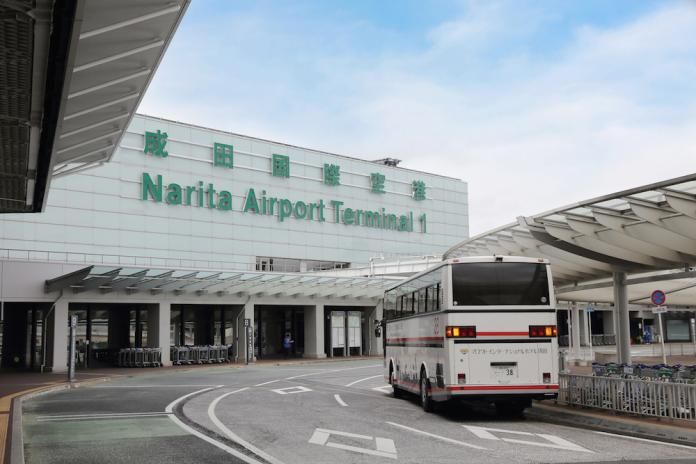 ▲日本成田機場近期入關等待人潮大爆滿。(圖/翻攝自成田空港 Narita Airport臉書)