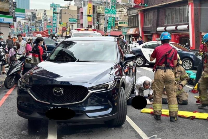 ▲台南36歲女駕駛過彎撞死3歲女童，並稱是「A柱」阻擋視線。（圖／翻攝畫面）