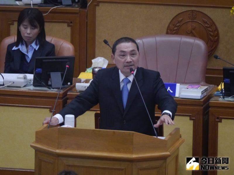 ▲卓冠廷追問反台獨立場與習近平反台獨主張差別,侯友宜說用生命跟態度守護中華民國。(圖 /記者吳嘉億攝,2023.05.09)