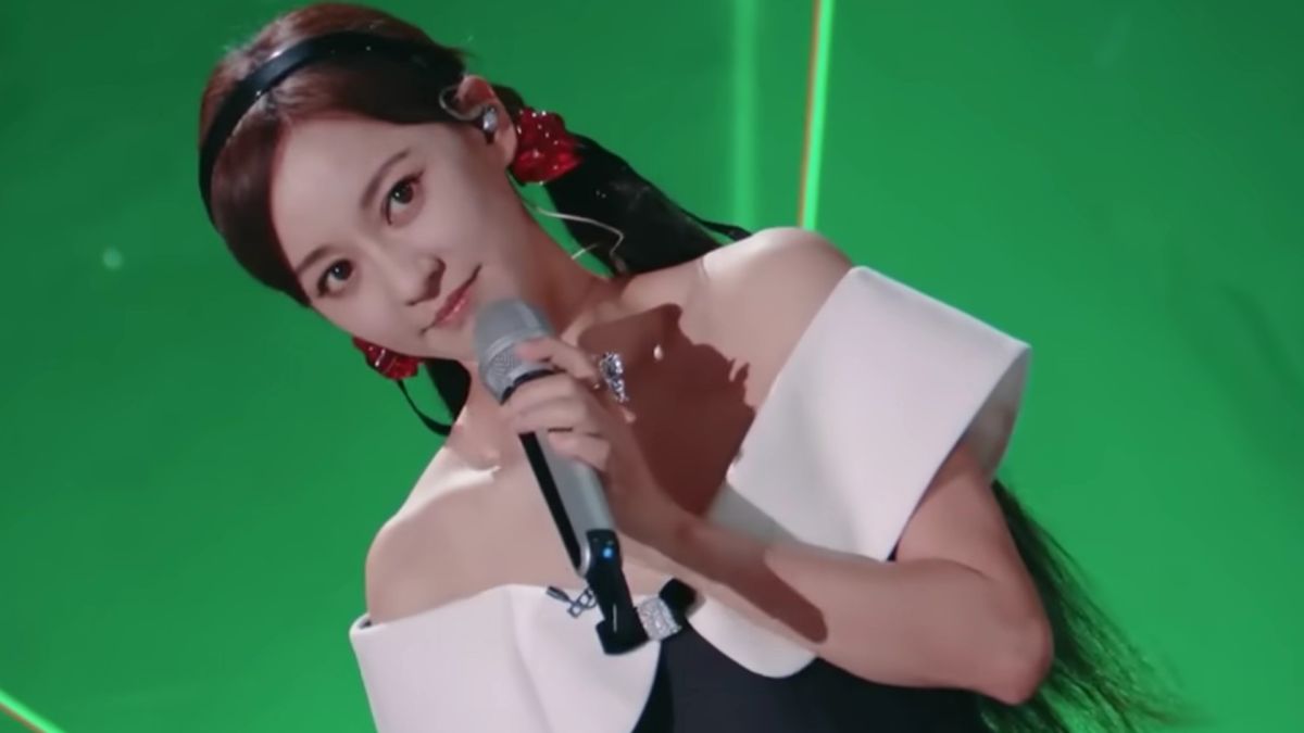 ▲陳意涵在《浪姐4》表演台灣鄉間民謠《望春風》，結果網友們看完後都說非常尷尬，更有人看不下去，直呼：「別再逼她了！」（圖／乘風破浪的姐姐YouTube）