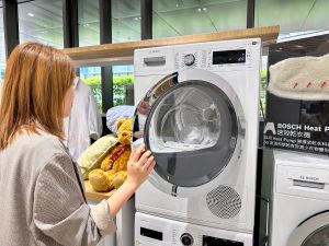 ▲BOSCH Heat Pump乾衣機銷量亮眼，根據業者表示，將較於去年同期至少有兩位數的成長，顯示出台灣對於乾衣機的需求逐年增加。(圖／記者周淑萍攝)