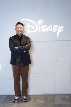 ▲PSY以一首《江南Style》紅遍全球。(圖/Disney+) ▲PSY以一首《江南Style》紅遍全球。(圖/Disney+)