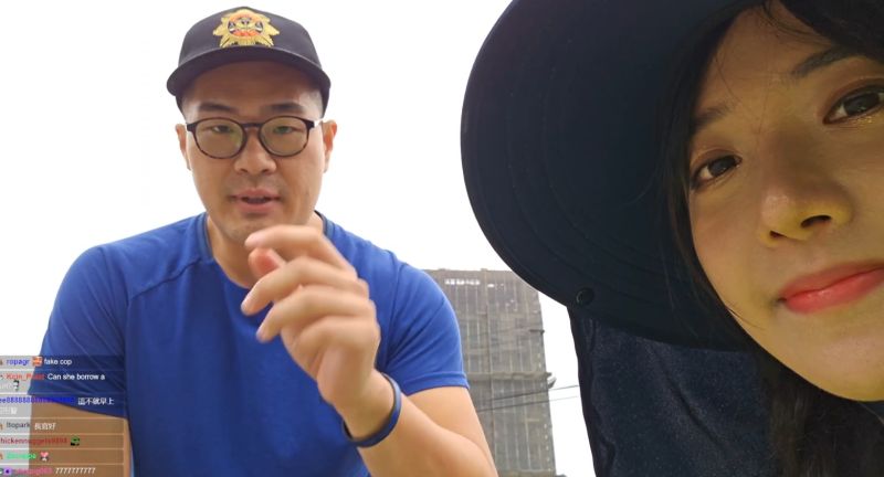 ▲新竹縣刑警在企鵝妹直播中喊話。(圖/企鵝妹直播)
