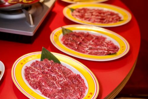 台南牛肉湯可貴之處是標榜溫體牛,牛隻必須在僵直期前從屠宰場直達餐桌,陳靜宜點出這也是台南牛肉湯不容易全台普及的原因之一。(示意圖/記者葉盛耀攝) ▲台南牛肉湯可貴之處是標榜溫體牛,牛隻必須在僵直期前從屠宰場直達餐桌,陳靜宜點出這也是台南牛肉湯不容易全台普及的原因之一。(示意圖/記者葉盛耀攝)