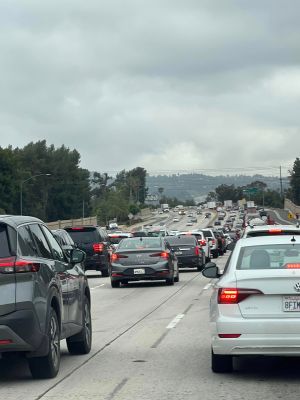 ▲陶晶瑩貼出洛杉磯高速公路塞車景況。（圖／翻攝自陶晶瑩臉書）