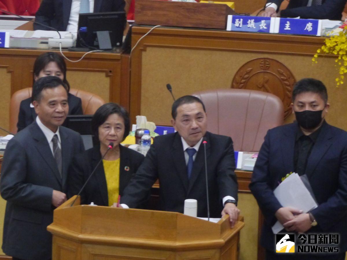 ▲市議員卓冠廷在市政總質詢上再問恩恩案新北市府是否願意承認疏失及道歉。（圖 ／記者吳嘉億攝，2023.05.10）