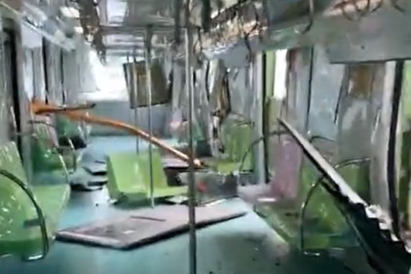 ▲台中捷運10日在綠線豐樂公園站撞上一旁興富發建案墜落的吊臂，結果造成1死10傷的傷亡悲劇。（圖／Instagram：chinjou_lin）