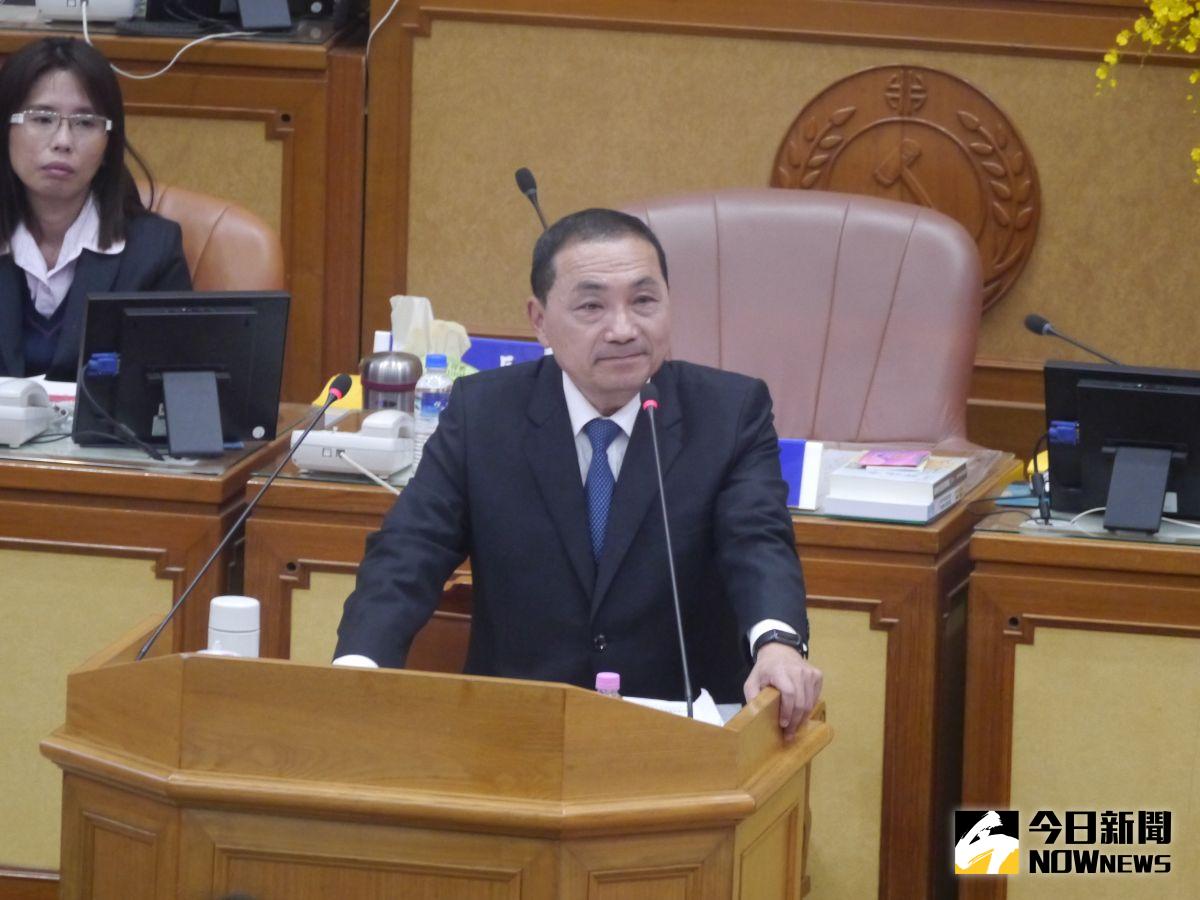 ▲對於議員提問兩岸是內政還是國際問題？侯友宜備詢時回應兩岸要平等尊嚴友善、降低衝突。（圖 ／記者吳嘉億攝，2023.05.10）