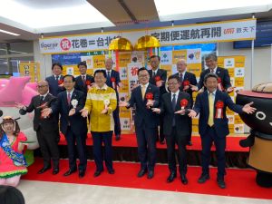包機獨飛「台北-花卷」重啟航線!日本派一排岩手吉祥物迎接超萌 ▲雄獅旅遊集團旗下子公司「旅天下」,獨家攜手台灣虎航今(10)日正式重啟航線「台北-花卷」包機獨飛,首航旅客一抵達花卷機場便整排岩手吉祥物迎接超萌。(圖/記者蕭涵云攝)