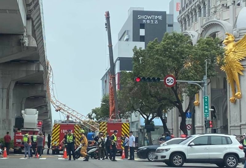 ▲捷運事故現場的前後路口目前仍進行交通管制。（圖／台中市政府提供，2023.05.10）