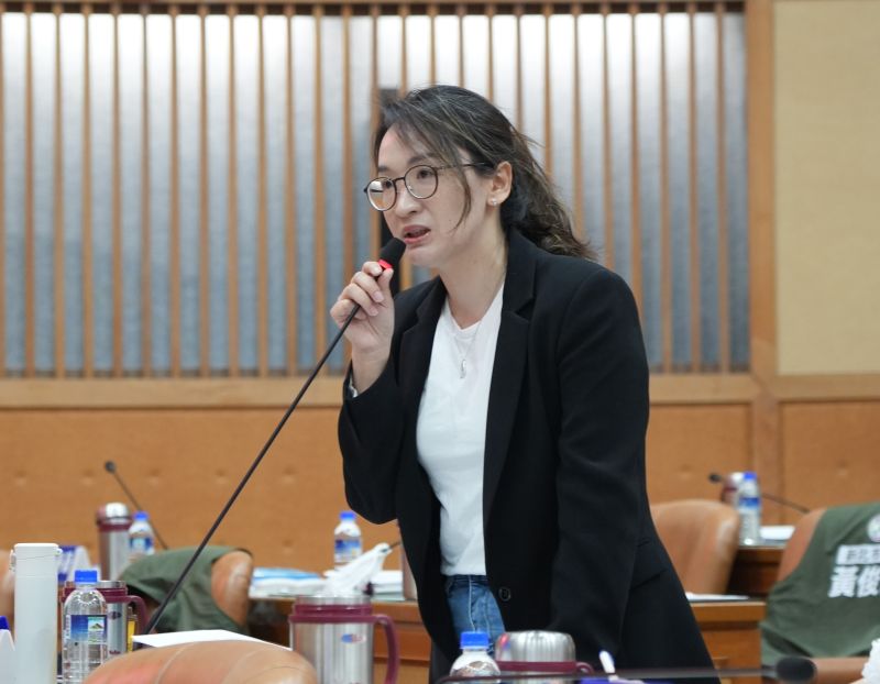 ▲新北市議員顏蔚慈質疑市府花公帑教抖音當中共好幫手。(圖 /新北市議員顏蔚慈服務處提供)