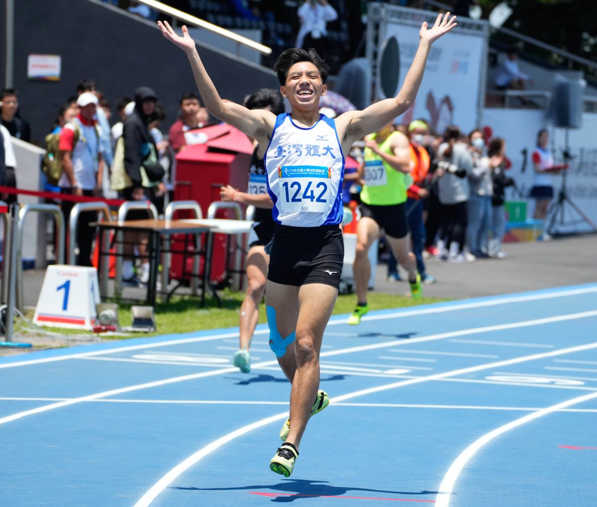 ▲台體大林仲威於400公尺跨欄奪金。官方提供