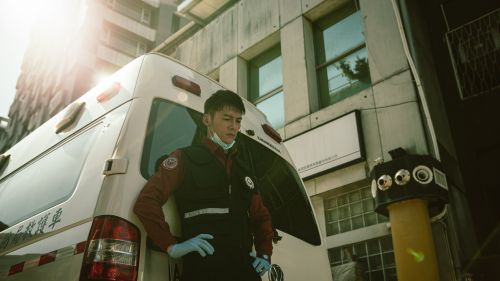 ▲温昇豪拍《火神的眼淚》至今回憶滿滿,穿20公斤裝備吃不消。(圖/民視) ▲温昇豪因演出《火神的眼淚》更能理解消防員的辛苦。(圖/民視提供)
