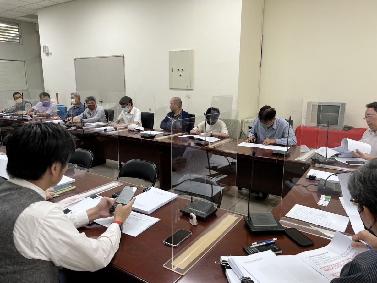 ▲縣府要求十天內提出緊急搶險計畫，且提送經彙整的有意義監測資料供判讀，否則就全面暫停豐邑公司在新竹縣所有建案的申報勘驗及核發執照！（圖／新竹縣政府提供）