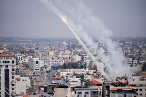 以巴衝突又升溫！以色列遭轟60發火箭彈　加薩走廊這兩天已釀17死
