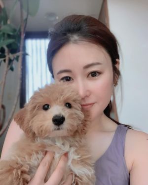 ▲麻衣決定等iPhone 15推出之後,再把手上兩台使用許久的手機換掉。(圖/翻攝自麻衣IG) ▲麻衣決定等iPhone 15推出之後,再把手上兩台使用許久的手機換掉。(圖/翻攝自麻衣IG)