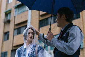 ▲《人選之人╴造浪者》戴立忍(右)、王淨的師生關係變質不倫戀。(圖/大慕影藝、Netflix提供) ▲《人選之人╴造浪者》戴立忍(右)、王淨的師生關係變質不倫戀。(圖/大慕影藝、Netflix提供)