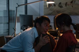 ▲戴立忍(左)即興演出對王淨的控制感。(圖/大慕影藝、Netflix提供) ▲戴立忍(左)即興演出對王淨的控制感。(圖/大慕影藝、Netflix提供)
