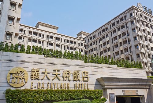 義大世界兩飯店針對五月天演唱會推出每日限量的住房專案,「義大皇家酒店」豪華雙人房每晚優惠價3,599元,「義大天悅飯店」雅緻雙人房每晚優惠價2,999元,並享有演唱會來回接送。(圖/義大天悅提供) ▲義大世界兩飯店針對五月天演唱會推出每日限量的住房專案,「義大皇家酒店」豪華雙人房每晚優惠價3,599元,「義大天悅飯店」雅緻雙人房每晚優惠價2,999元,並享有演唱會來回接送。(圖/義大天悅提供)