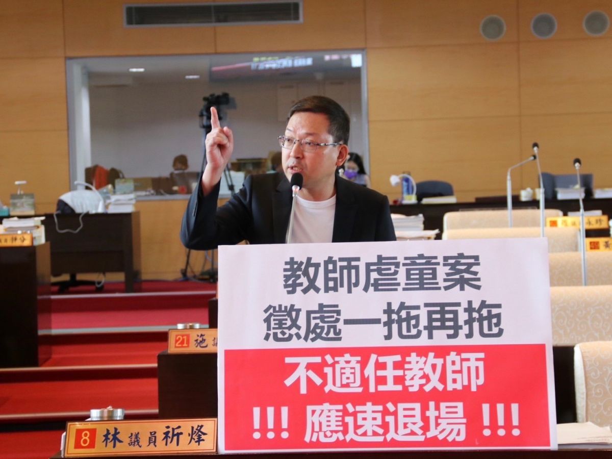 ▲議員林祈烽質詢指出，教師虐童案，教育局的不適任教師退場機制到底是什麼？(圖／柳榮俊攝2023.5.11)