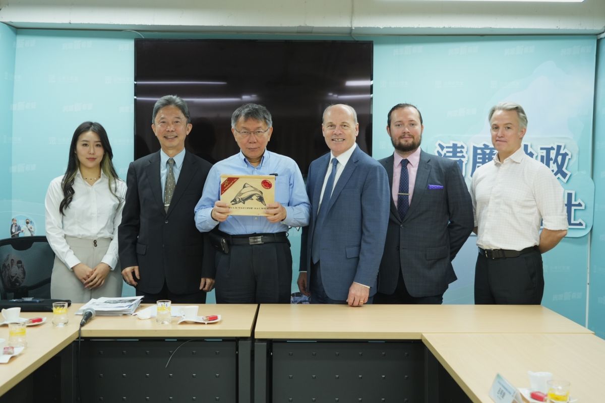 ▲加拿大駐台北貿易辦事處代表倪傑民拜訪台灣民眾黨，黨主席柯文哲盼挺台加入CPTPP。（圖／民眾黨提供）