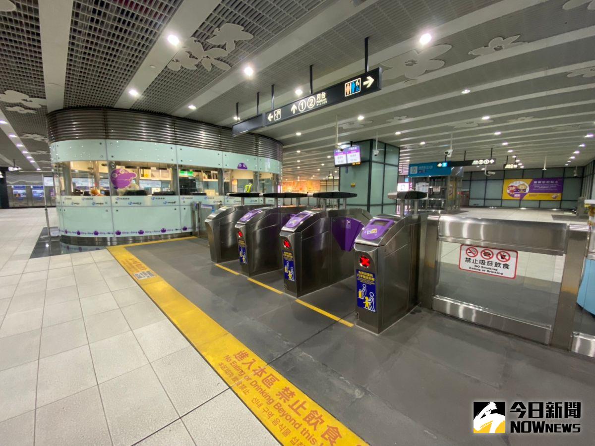 ▲桃園市政府將擴大向南延伸通勤月票政策，近期與新竹縣市及苗栗縣規劃「桃竹竹苗生活圈」多種月票方案，包括「桃竹竹799元月票」及「桃竹竹苗1200元月票」。（圖／記者李春台攝，2023.05.11）