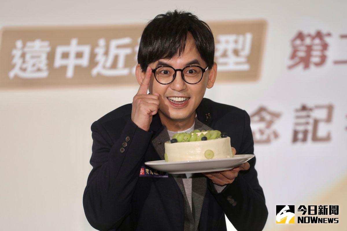 ▲黃子佼親揭送給Lulu的愛馬仕包包來源。（圖／記者陳明中攝）