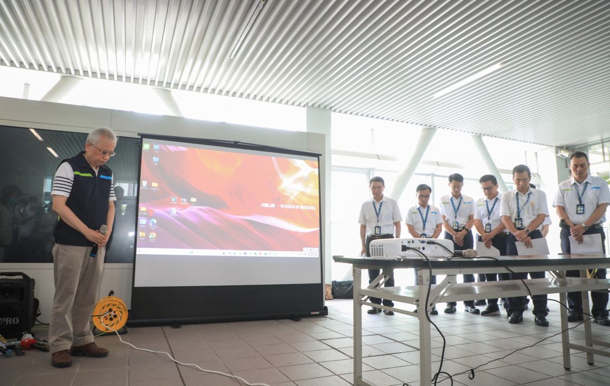 ▲11日中捷召開記者會說明，由代理董事長林良泰主持，結果因為請全場「鼓掌」引起爭議。（圖/台中市政府提供）