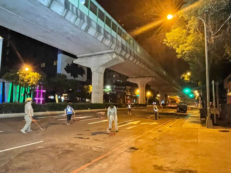 ▲中捷事故發生後,中市府漏夜處理週邊事故現場,(圖/台中市政府提供,2023.05.12)