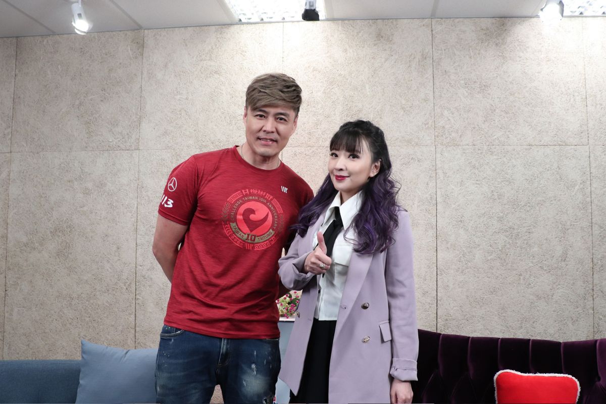 ▲劉至翰之前在節目《健康點點名》透露，他和父親劉尚謙、爺爺都罹患青光眼，醫師提醒民眾應多注意，眼壓不高也可能有事。（圖／中天新聞提供）