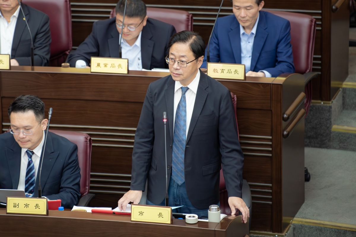 ▲張善政表示，桃園市政府將成立跨局處的城市空間治理會報，從都市計畫、都市設計、道路工程與建築管理等各層面，有系統的整合資源改善人行環境。（圖／桃園市政府提供）