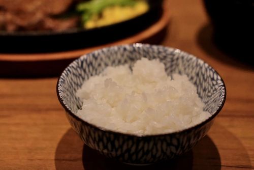 ▲享有日本米飯無限吃，每季從眾多的日本米中嚴選出一款日本米。（圖／記者葉盛耀攝）