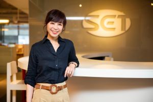 ▲逾20年新聞資歷的白心儀主持風格溫暖而有力量。（圖／三立提供）