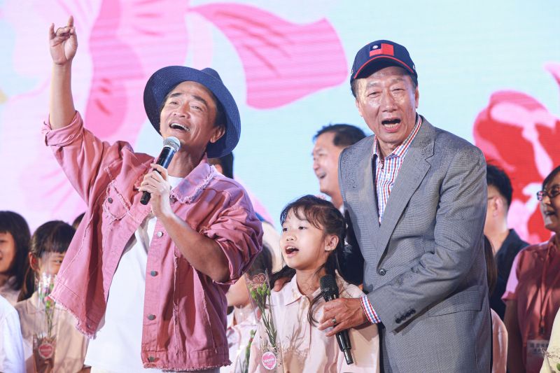▲本土天王吳宗憲也現身郭台銘新北造勢場。(圖/記者葉政勳攝,2023.5.12)