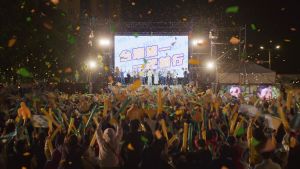 ▲《人選之人 - 造浪者》挑戰台灣首次封街凱達格蘭大道拍攝。(圖/Netflix) ▲《人選之人 - 造浪者》挑戰台灣首次封街凱達格蘭大道拍攝。(圖/Netflix)